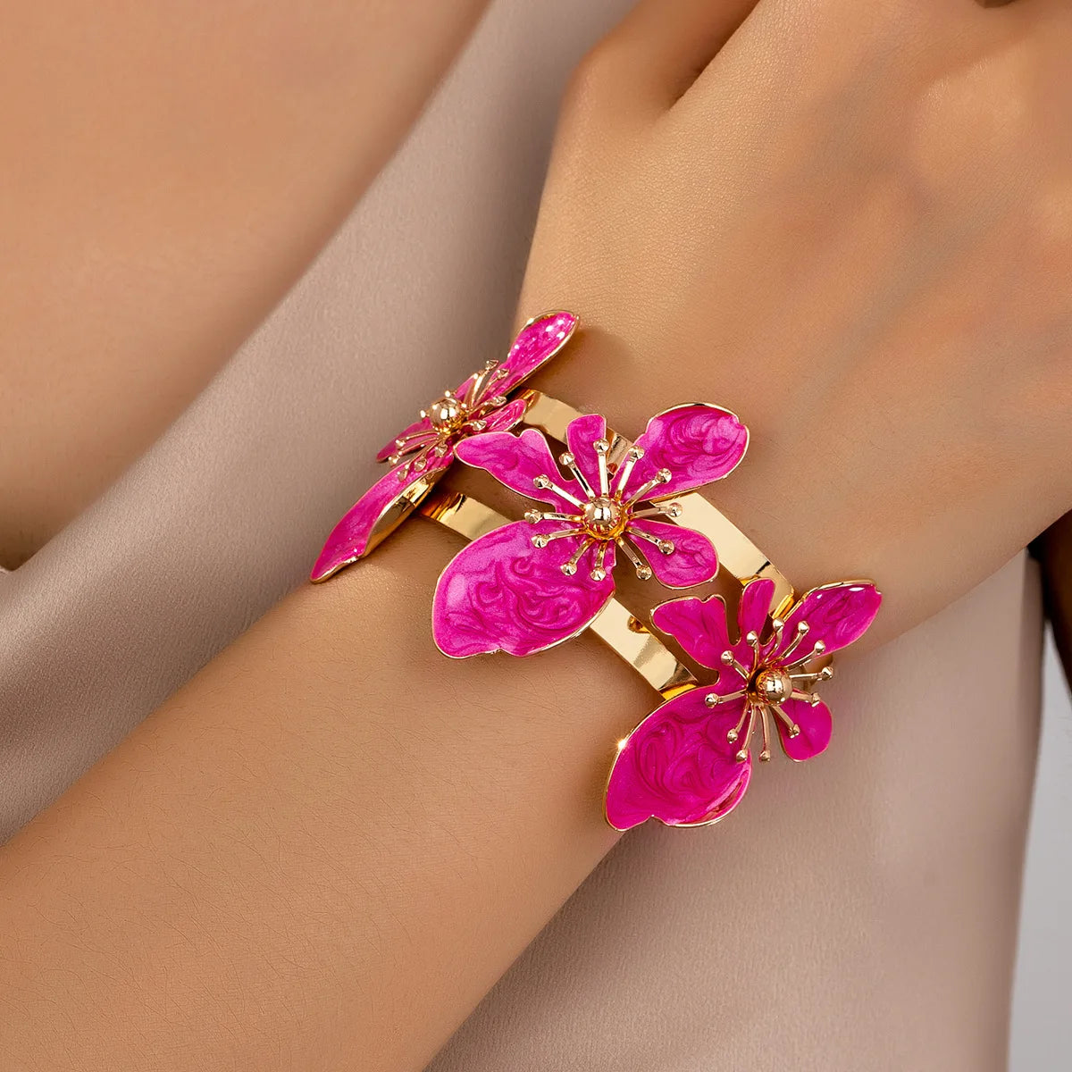 🌸 Bracelet Fleurs Douceur — Manchette Plaquée Or