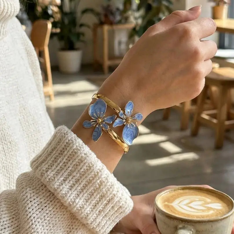 Bracelet Manchette Fleur Émaillée – Plaqué Or, Rose Blanc Bleu